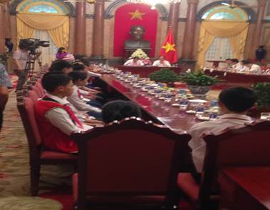 Trẻ em có hoàn cảnh đặc biệt tiêu biểu tỉnh Kon Tum được gặp mặt  Chủ tịch nước Trần Đại Quang
